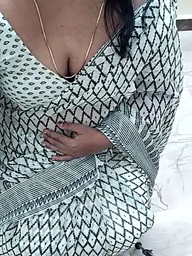 Snapshot of tamil_chitra12 chatting on 1, 11, 2025 tamil chitra12 online show from 1, 11, 2025