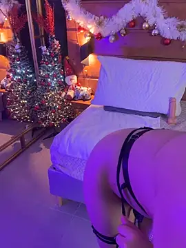 Snapshot of milena_kiitty chatting on 15, 12, 2025 milena kiitty online show from 15, 12, 2025