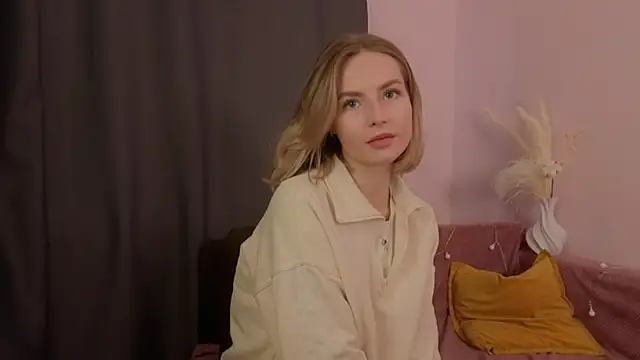 Snapshot of BaileyBernos chatting on 3, 11, 2025 BaileyBernos online show from 3, 11, 2025