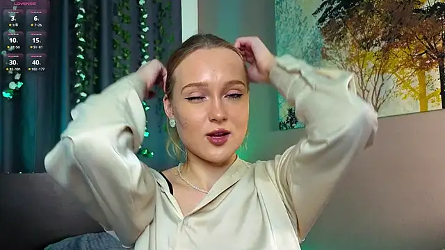 Snapshot of VanessaLightDiamond chatting on 9, 11, 2025 VanessaLightDiamond online show from 9, 11, 2025