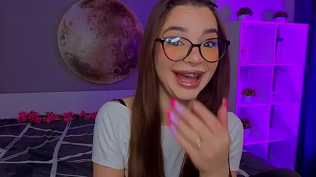 Snapshot of LauraHansil chatting on 21, 3, 2026 LauraHansil online show from 21, 3, 2026