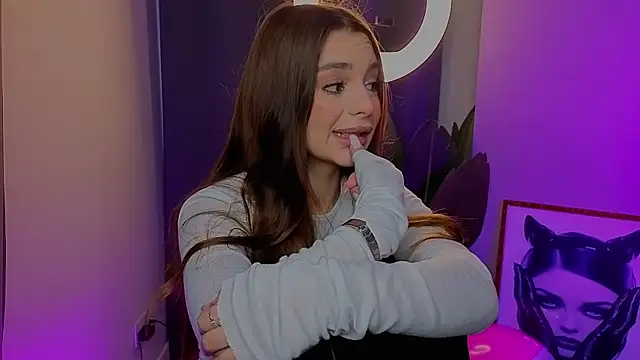 Snapshot of LauraHansil chatting on 7, 4, 2026 LauraHansil online show from 7, 4, 2026