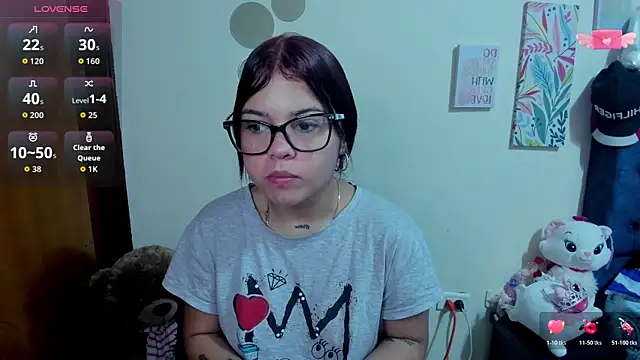 Snapshot of Emma_boo chatting on 2, 11, 2025 Emma boo online show from 2, 11, 2025