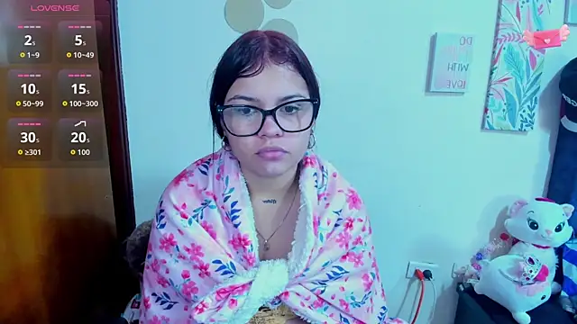 Snapshot of Emma_boo chatting on 4, 11, 2025 Emma boo online show from 4, 11, 2025