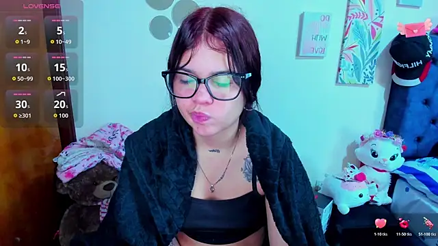 Snapshot of Emma_boo chatting on 7, 11, 2025 Emma boo online show from 7, 11, 2025