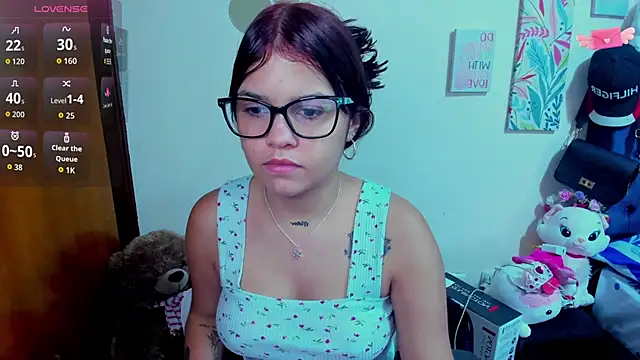 Snapshot of Emma_boo chatting on 9, 11, 2025 Emma boo online show from 9, 11, 2025