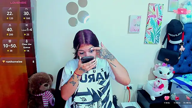 Snapshot of Emma_boo chatting on 13, 11, 2025 Emma boo online show from 13, 11, 2025