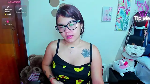 Snapshot of Emma_boo chatting on 2, 12, 2025 Emma boo online show from 2, 12, 2025