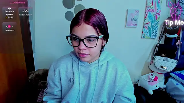 Snapshot of Emma_boo chatting on 14, 12, 2025 Emma boo online show from 14, 12, 2025