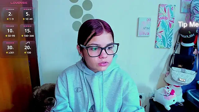 Snapshot of Emma_boo chatting on 15, 12, 2025 Emma boo online show from 15, 12, 2025