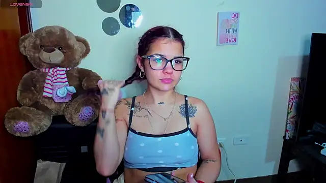 Emma boo online show from 17, 4, 2026