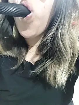 Snapshot of Camilu23 chatting on 29, 10, 2025 Camilu23 online show from 29, 10, 2025