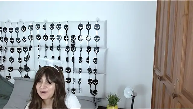 Caroline belle online show from 1, 11, 2025