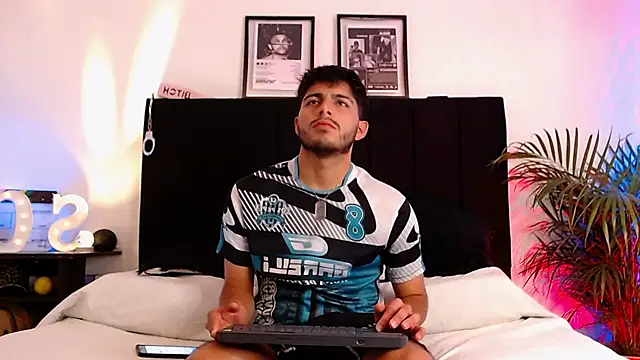 Snapshot of jaiden_thoner chatting on 23, 11, 2025 jaiden thoner online show from 23, 11, 2025