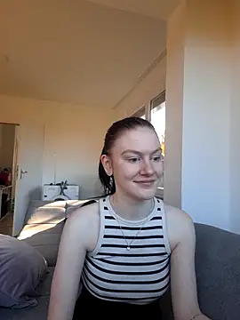 Snapshot of SweetAlice19 chatting on 7, 11, 2025 SweetAlice19 online show from 7, 11, 2025