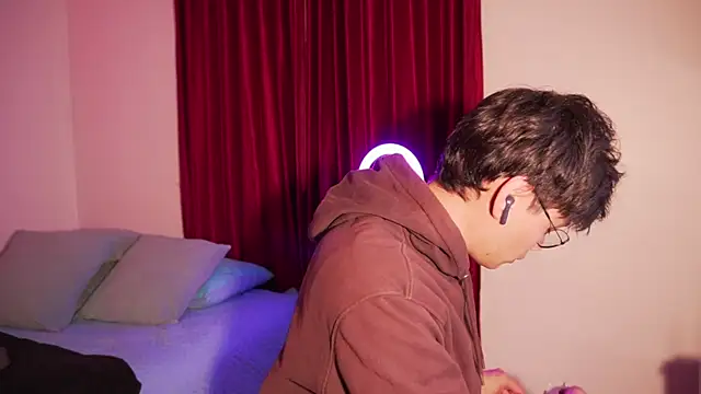 estmonnn online show from 7, 4, 2026