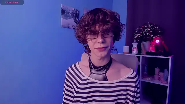 Snapshot of LeoBensyten chatting on 5, 11, 2025 LeoBensyten online show from 5, 11, 2025