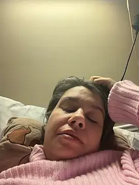 Snapshot of Carolineisback chatting on 4, 3, 2026 Carolineisback online show from 4, 3, 2026