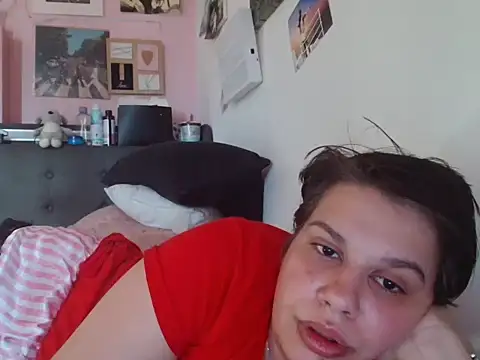 Snapshot of Carolineisback chatting on 24, 5, 2026 Carolineisback online show from 24, 5, 2026