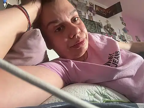 Snapshot of Carolineisback chatting on 3, 6, 2026 Carolineisback online show from 3, 6, 2026