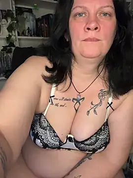 Lara-Live online show from 3, 12, 2025