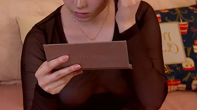 Snapshot of VickiBanx chatting on 18, 12, 2025 VickiBanx online show from 18, 12, 2025