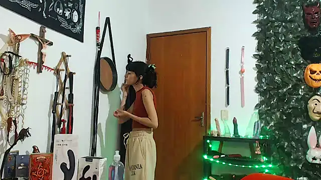 Snapshot of CarrieBurton chatting on 9, 11, 2025 CarrieBurton online show from 9, 11, 2025