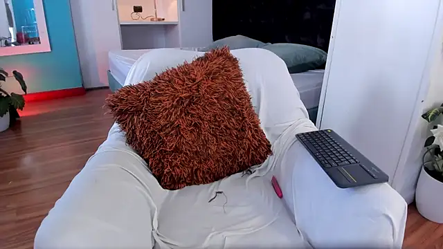 Snapshot of LahanaKimish chatting on 18, 11, 2025 LahanaKimish online show from 18, 11, 2025