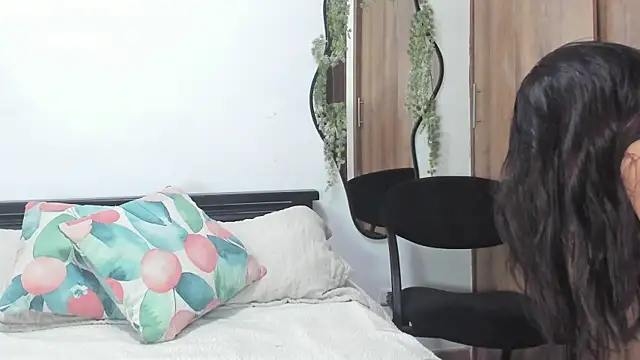 MailynAndNick online show from 13, 4, 2026