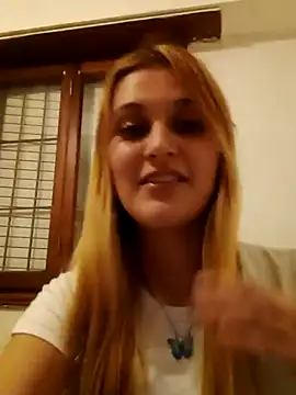 Snapshot of larubia_arg chatting on 10, 11, 2025 larubia arg online show from 10, 11, 2025