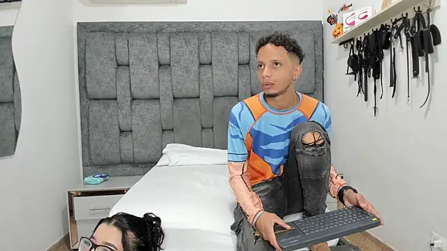 Snapshot of DamianandEva chatting on 9, 11, 2025 DamianandEva online show from 9, 11, 2025