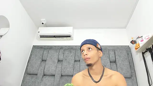 Snapshot of DamianandEva chatting on 1, 12, 2025 DamianandEva online show from 1, 12, 2025