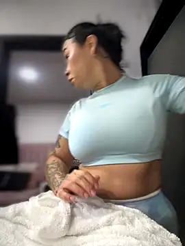 Snapshot of Natural_BIGASS_Nina chatting on 24, 11, 2025 Natural BIGASS Nina online show from 24, 11, 2025