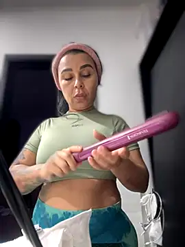 Snapshot of Natural_BIGASS_Nina chatting on 25, 11, 2025 Natural BIGASS Nina online show from 25, 11, 2025