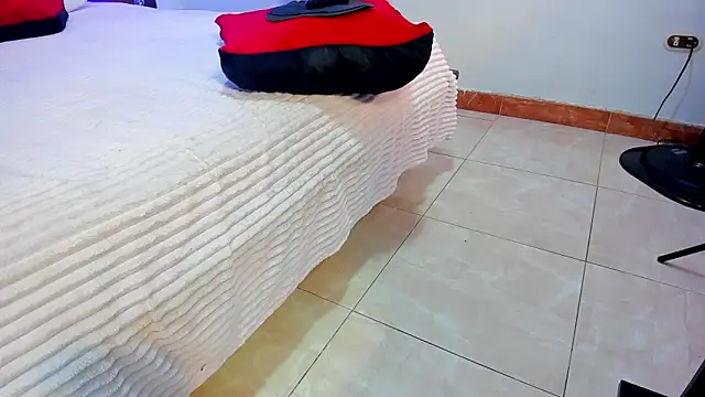 Cataleyaa Rose online show from 5, 12, 2025