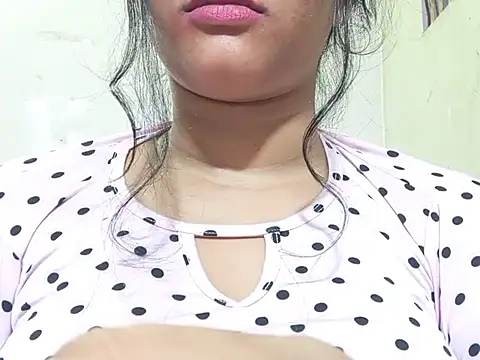 Snapshot of Nancy_queen001 chatting on 8, 11, 2025 Nancy queen001 online show from 8, 11, 2025