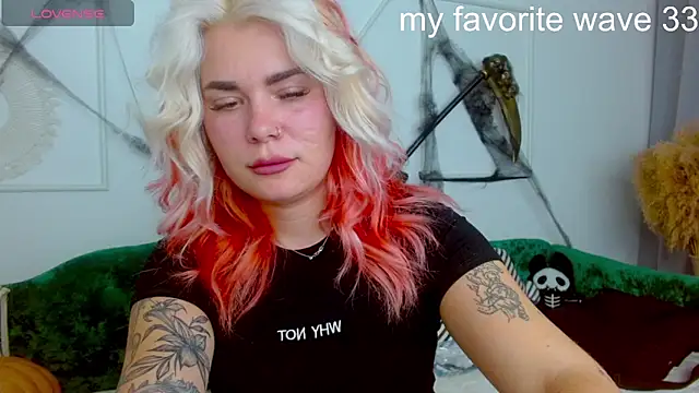 Snapshot of lada_love chatting on 30, 10, 2025 lada love online show from 30, 10, 2025