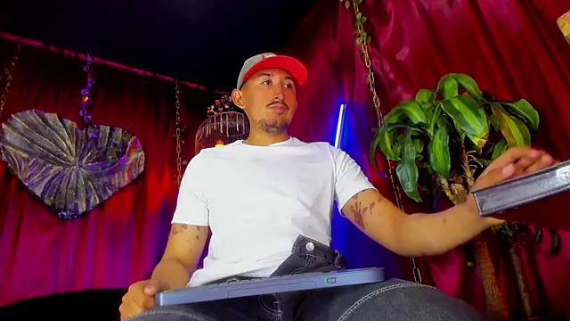 Snapshot of x_heros_x chatting on 3, 11, 2025 x heros x online show from 3, 11, 2025