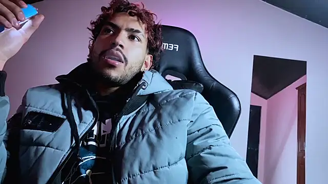 Snapshot of 3v1l chatting on 8, 11, 2025 3v1l online show from 8, 11, 2025