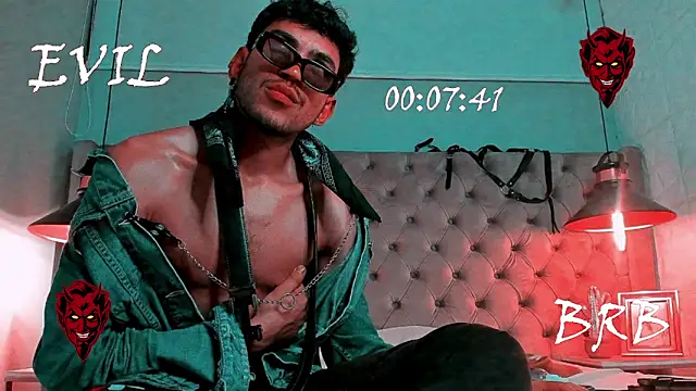 Snapshot of 3v1l chatting on 16, 11, 2025 3v1l online show from 16, 11, 2025