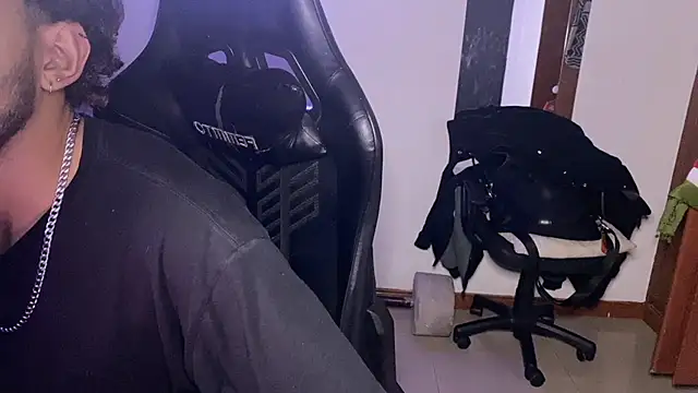 Snapshot of 3v1l chatting on 30, 11, 2025 3v1l online show from 30, 11, 2025