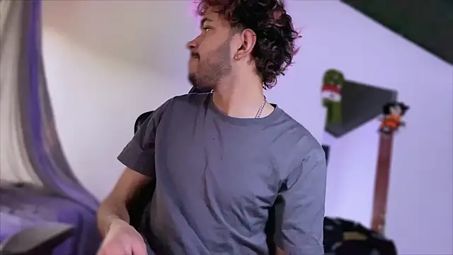 Snapshot of 3v1l chatting on 5, 12, 2025 3v1l online show from 5, 12, 2025