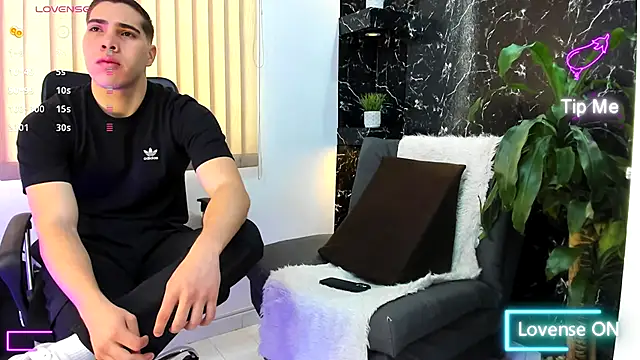 Snapshot of Juna_mejia01 chatting on 31, 10, 2025 Juna mejia01 online show from 31, 10, 2025