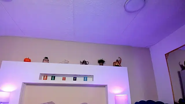 Sophie Russell  online show from 4, 12, 2025