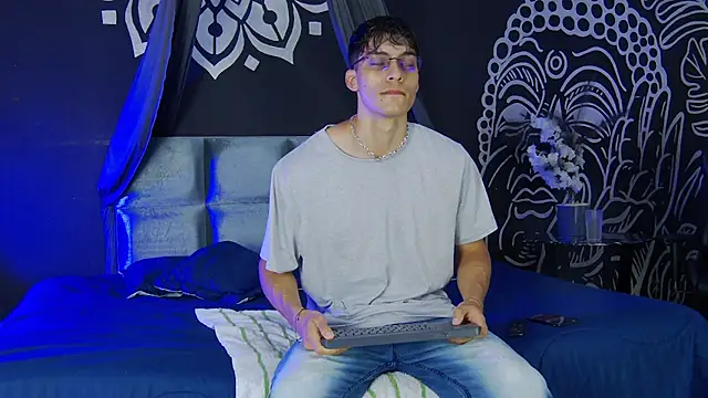 AlessioVitale online show from 17, 12, 2025