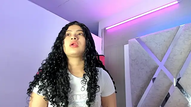 Snapshot of dara_queen7 chatting on 4, 11, 2025 dara queen7 online show from 4, 11, 2025