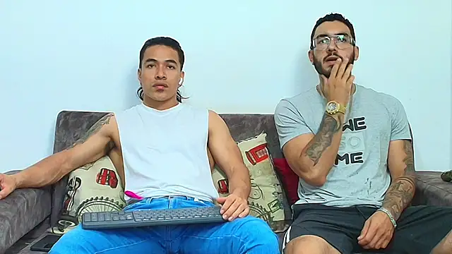 Snapshot of thebadboys05 chatting on 27, 5, 2026 thebadboys05 online show from 27, 5, 2026