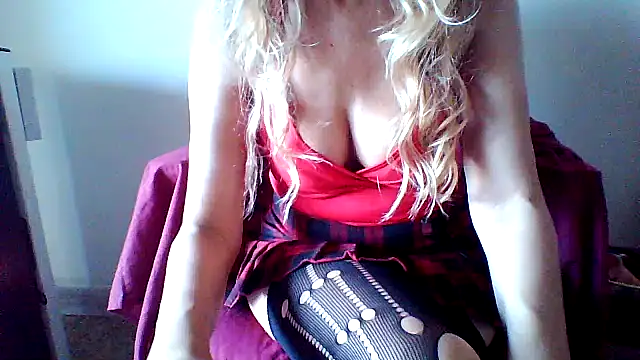 Snapshot of salentinasexy chatting on 2, 12, 2025 salentinasexy online show from 2, 12, 2025