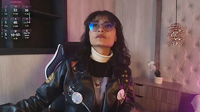 liliclan  online show from 5, 11, 2025