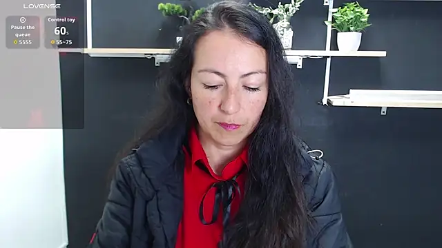Snapshot of Lauryn_Jones chatting on 7, 5, 2026 Lauryn Jones online show from 7, 5, 2026